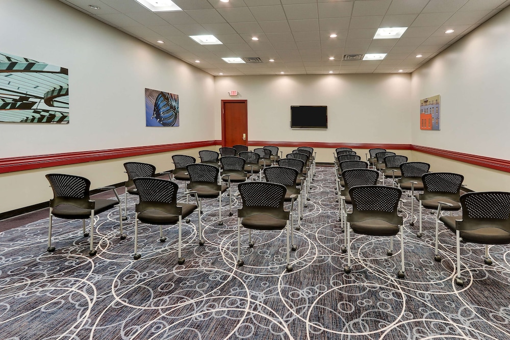 DoubleTree by Hilton St. Louis Forest Park - photo 23
