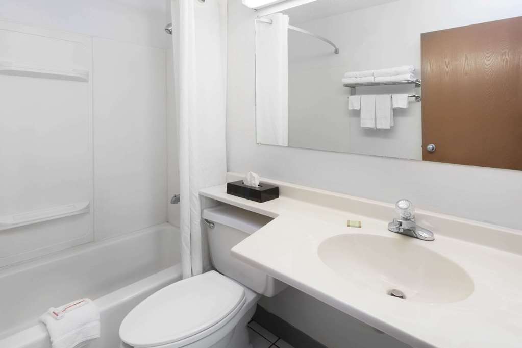 Super 8 by Wyndham Merrillville - photo 13
