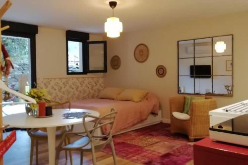 Studio En Rez de Jardin — hotel in Collobrieres