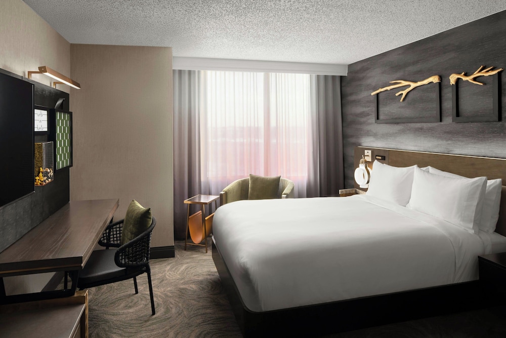 Renaissance Chicago North Shore Hotel - photo 10