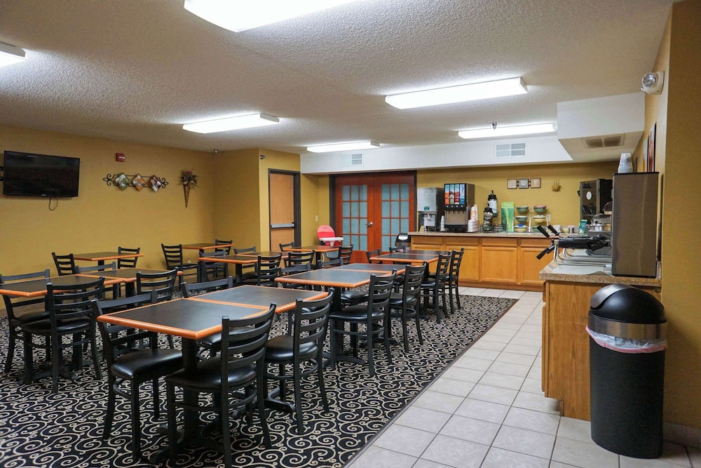 Quality Inn & Suites Watertown near Prairie Lakes Ice Arena - photo 68