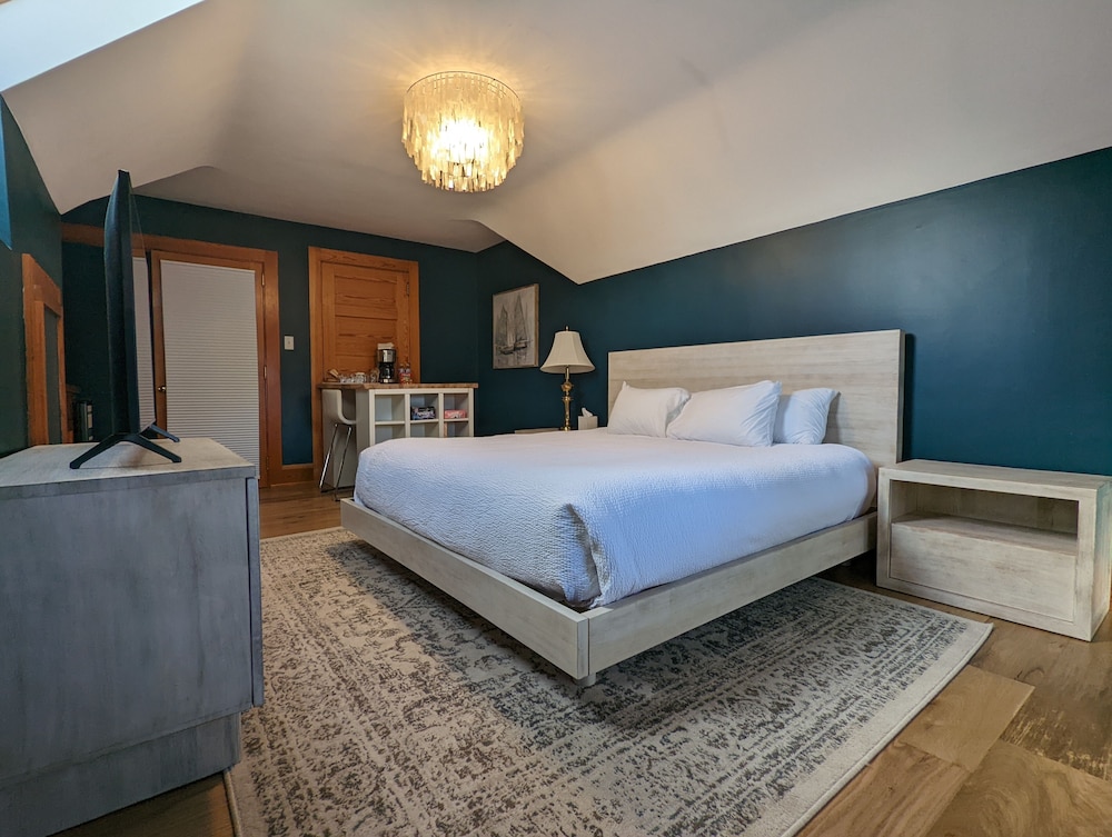 Historic GG Barnum Mansion by Heirloom Boutique Collection - photo 40