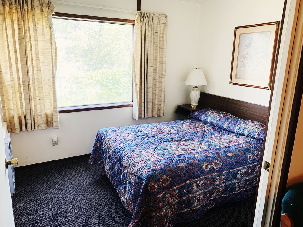 Lakeside Motel - photo 6