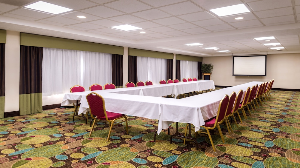 Holiday Inn Hotel & Suites Warren by IHG - photo 47