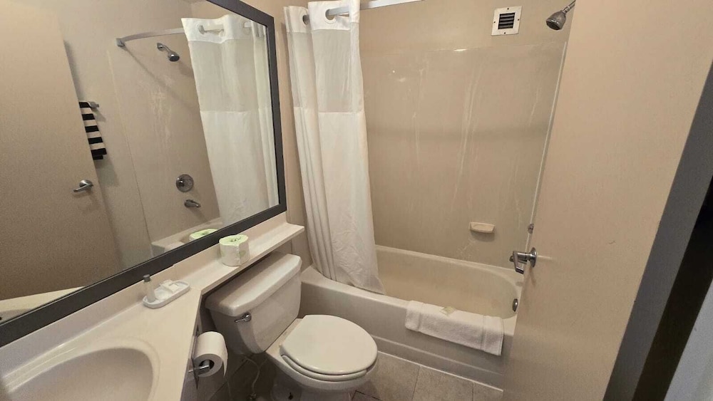 Copley Inn & Suites By OYO Akron OH - photo 22