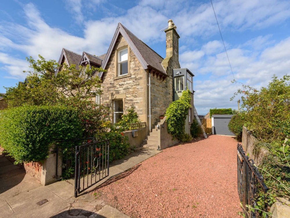 Forthview Traditional 2 Bedroom Apartment — 4-Star Luxury Hotel in North Berwick, United Kingdom