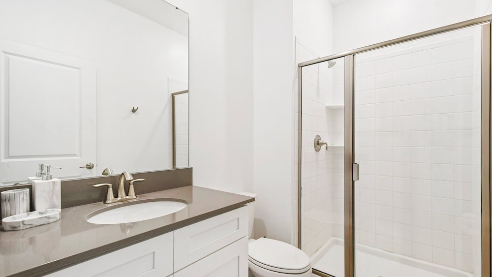 4BR Tropical Storey Lake Townhome Private Pool - photo 12