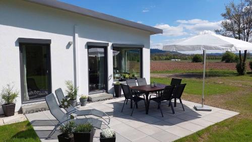 Ferienhaus Casa Neugrua — 4-Star Luxury Hotel in Stockheim, Germany