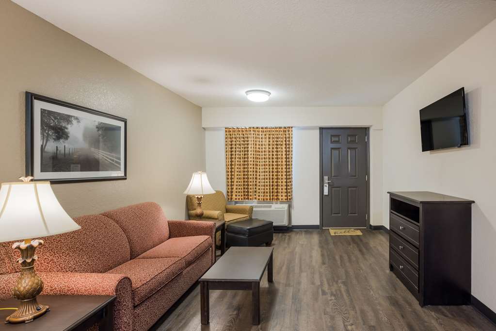 Econo Lodge Vidalia - photo 25