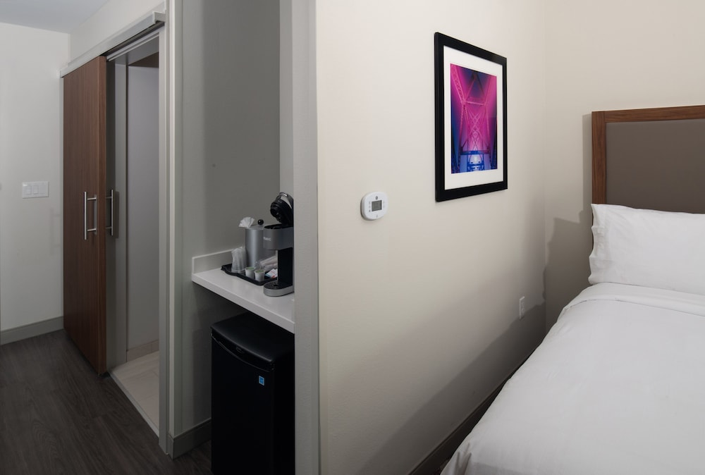 Holiday Inn Express and Suites Little Rock Downtown by IHG - photo 7