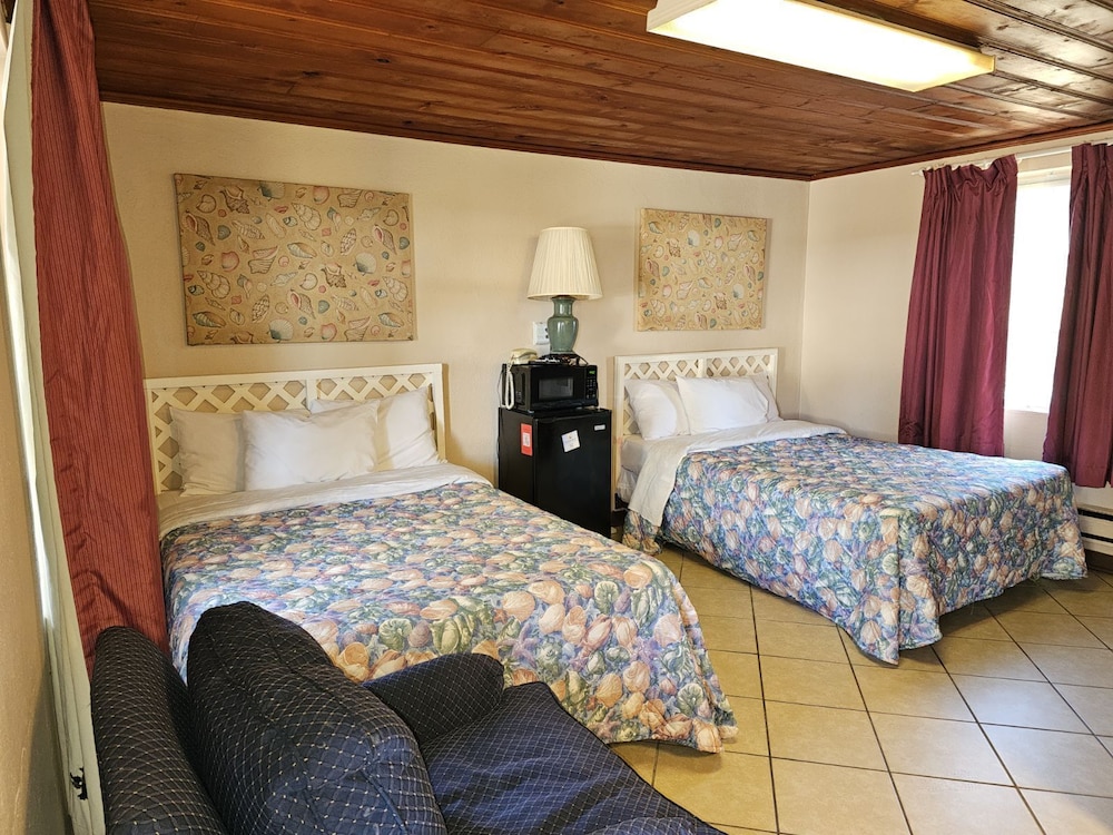 Captain's Cove Motel - photo 4