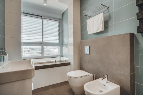 Stay in Style in Modern 3 Bedroom Villas Near Nissi Beach & Square