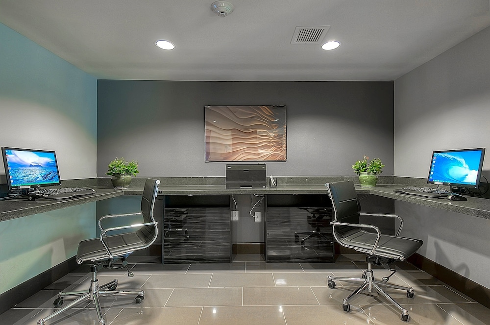 Holiday Inn Express Hotel & Suites Carlsbad Beach by IHG - photo 19
