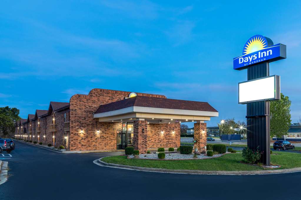 Days Inn by Wyndham Anderson IN - photo 4