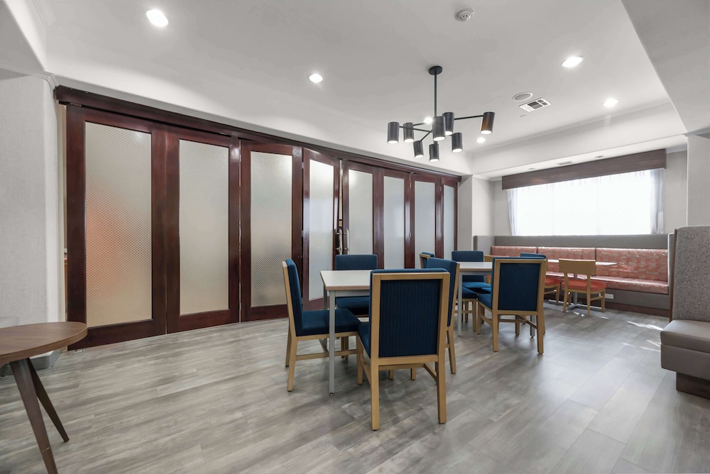 Hampton Inn Seguin - photo 56