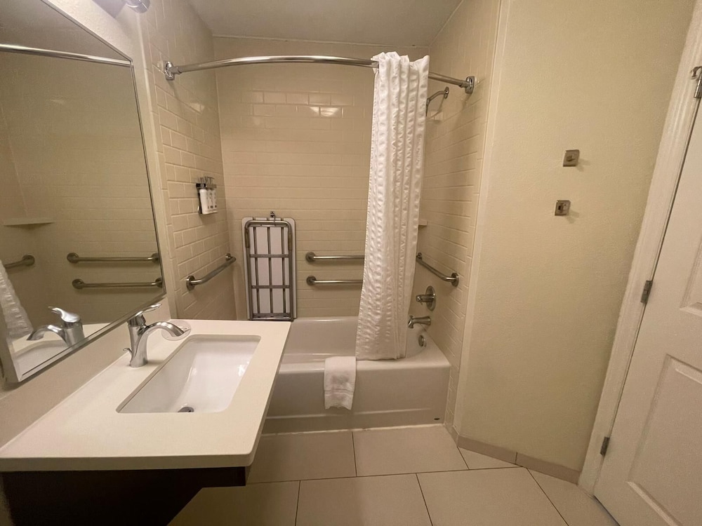 Candlewood Suites Secaucus Meadowlands by IHG - photo 12