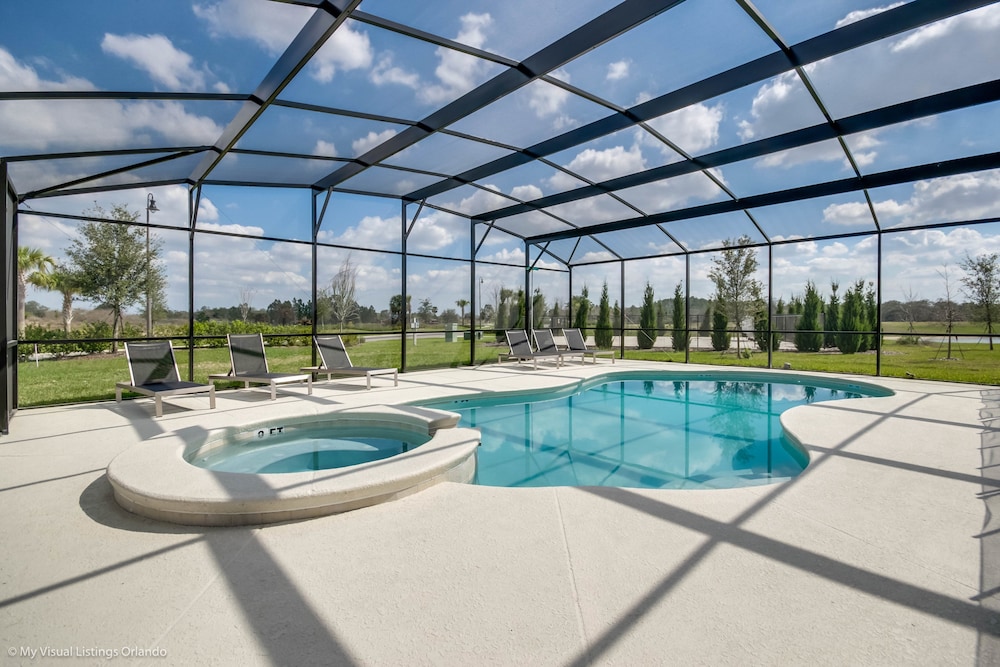 6164bod 14 Bedroom 11 Bedroom — 4-Star Luxury Hotel in Davenport, United States