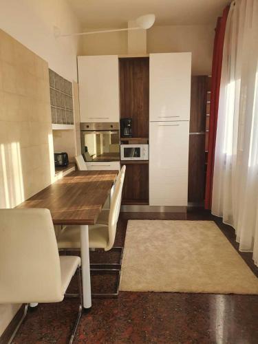 Villa Santa Maria Giardino privato vista fiume — 4-Star Luxury Hotel in Sandra, Italy
