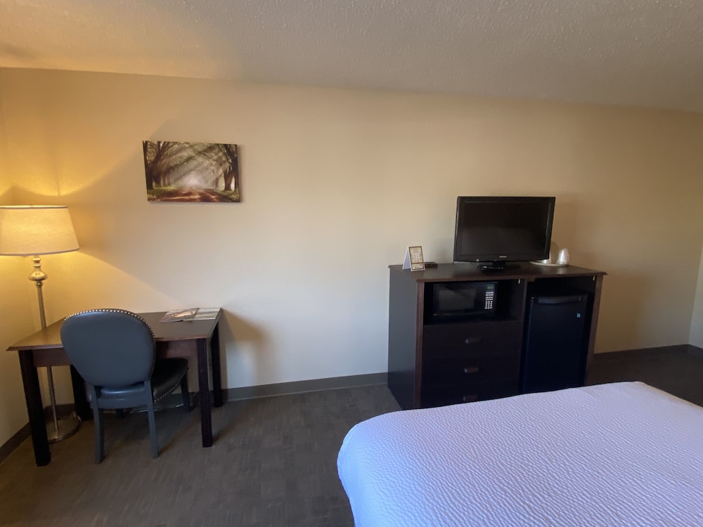 The Center Inn - photo 11