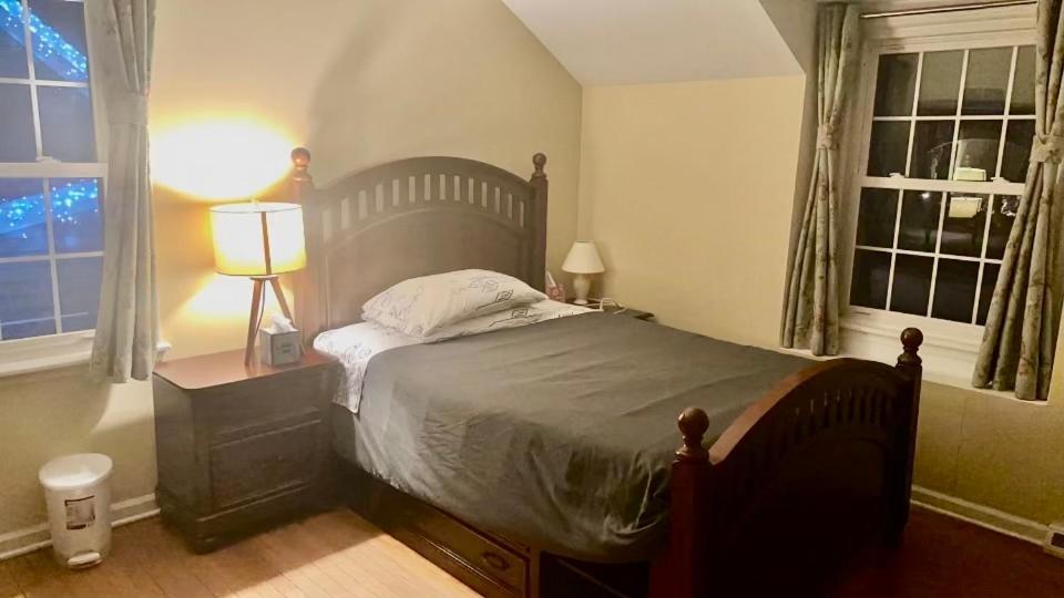 B1 A private room in Naperville downtown with desk and Wi Fi near everything in Naperville, United States
