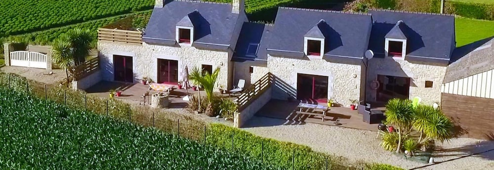 Stone House in Cleder Near Sandy Beach — 4-Star Luxury Hotel in Cleder, France
