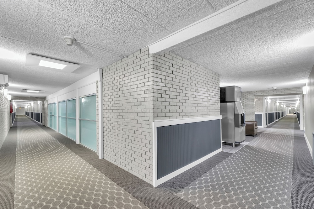 Eastlake Suites Hotel & Conference Center By OYO Urbana - photo 5