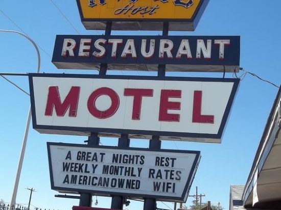 Royal Host Motel - photo 4