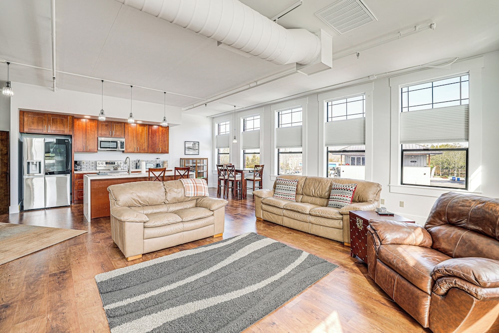 Modern Blaine Condo Rental 1 Mi to Boat Harbor — 4-Star Luxury Hotel in Blaine, United States