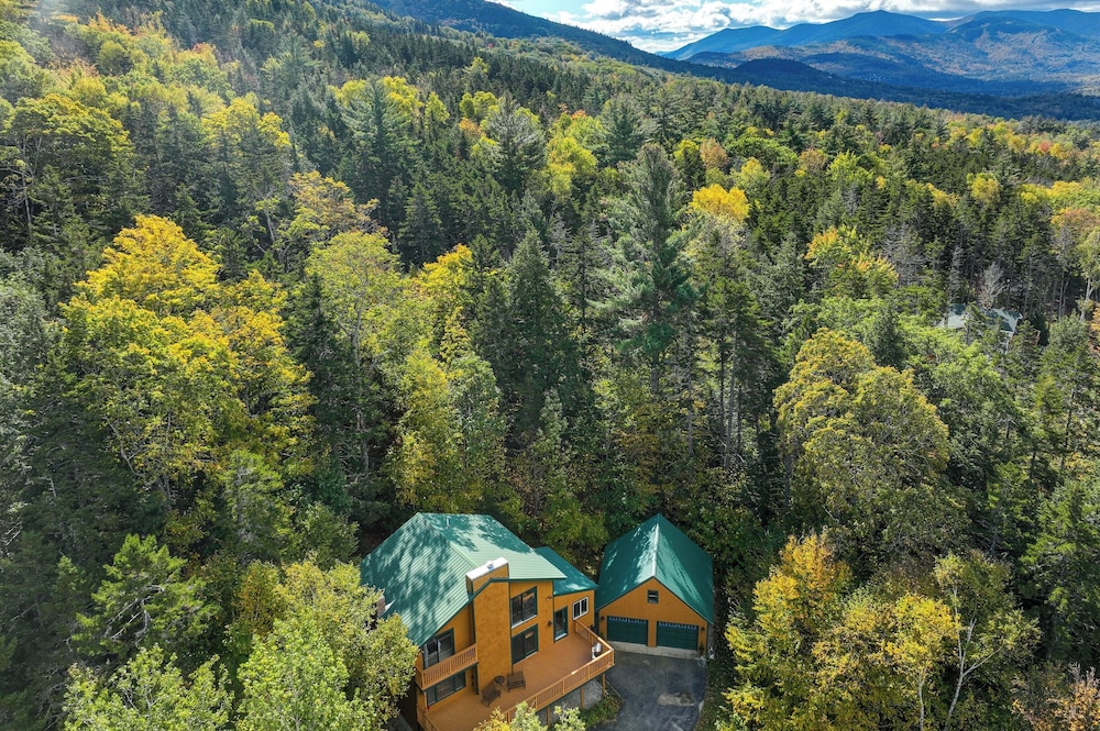 8 Mi to Attitash Mountain Resort: Dreamy Mtn Home in Jackson, United States