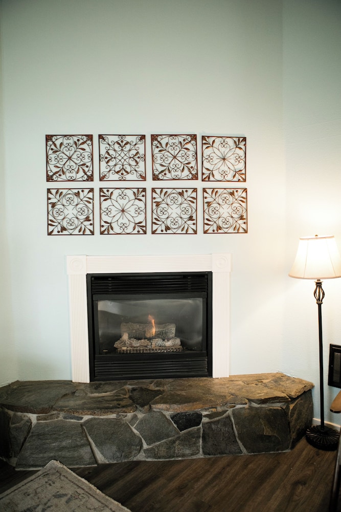 Sea Otter Inn - photo 18