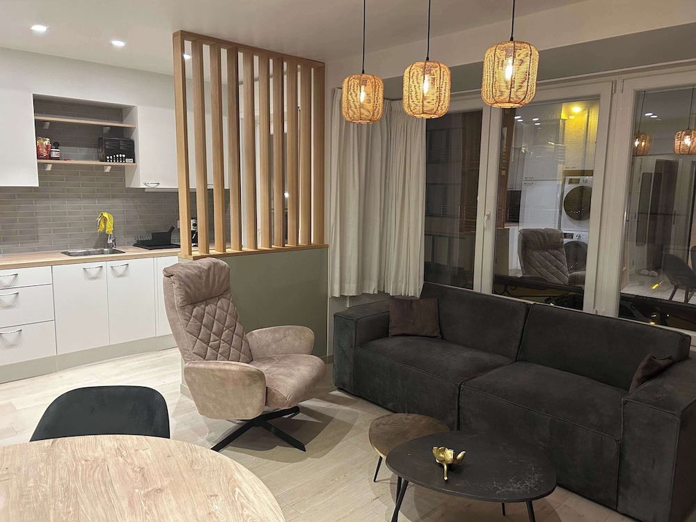 Cozy Central Apartment Near Beach in Middelkerke — 4-Star Luxury Hotel in Middelkerke, Belgium