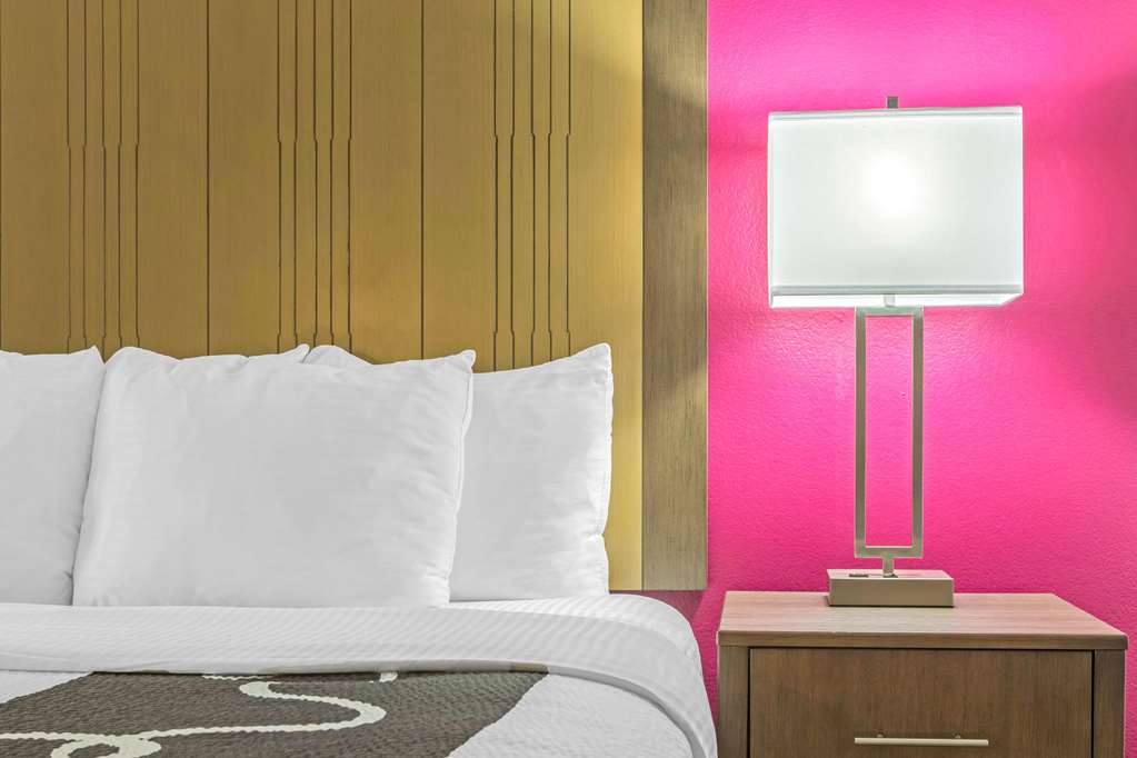 La Quinta Inn & Suites by Wyndham Fort Smith - photo 11