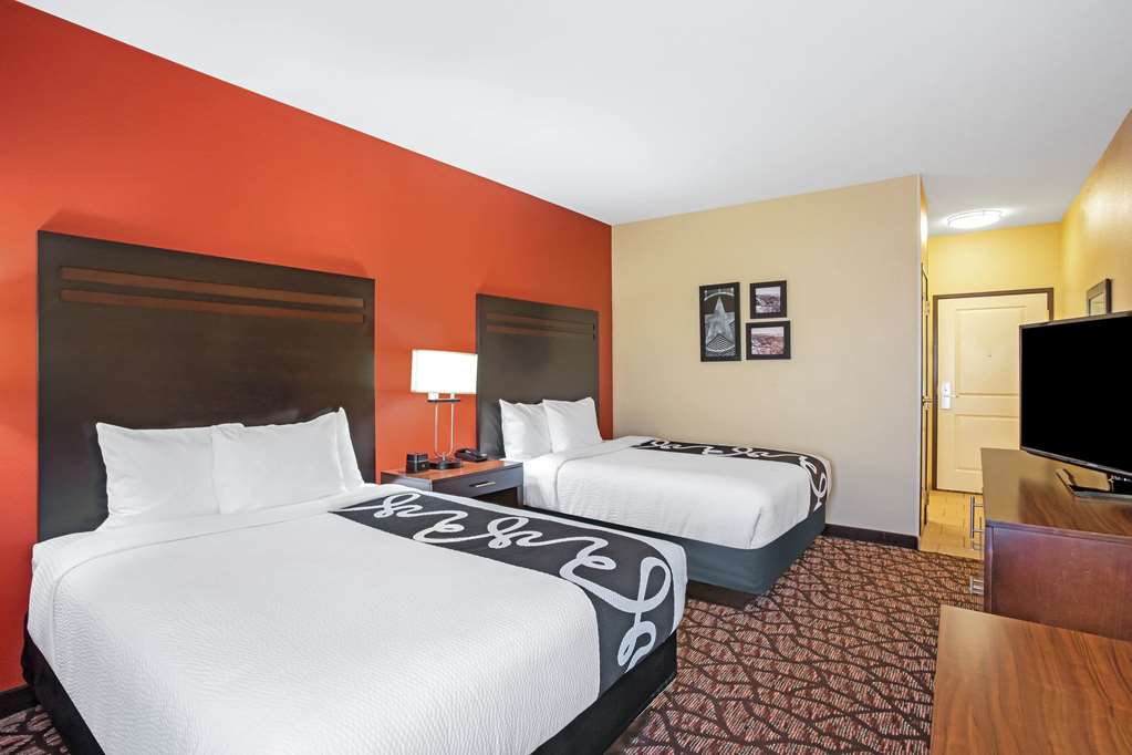 La Quinta Inn & Suites by Wyndham Pecos - photo 23