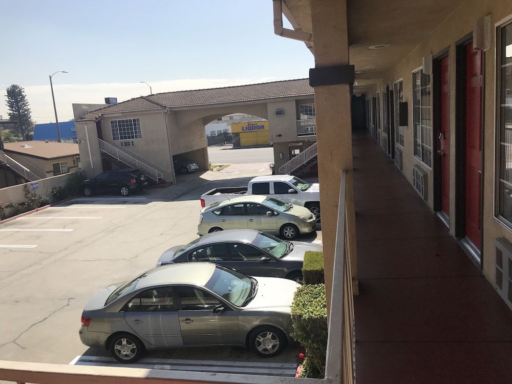 Economy Inn Lax - photo 28