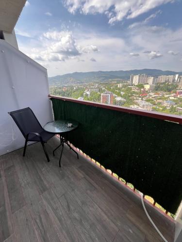 Deluxe Rooms and Apartments Near Metro