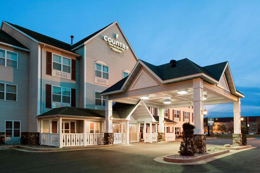 Country Inn & Suites by Radisson Stevens Point WI - featured photo