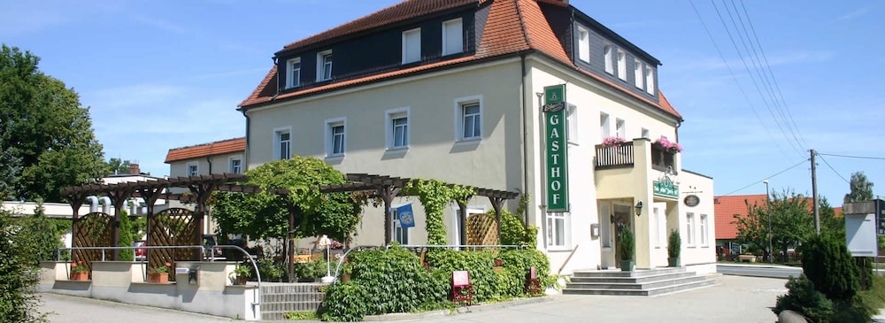 Zum Hirsch - carbon neutral hotel in Eibau
