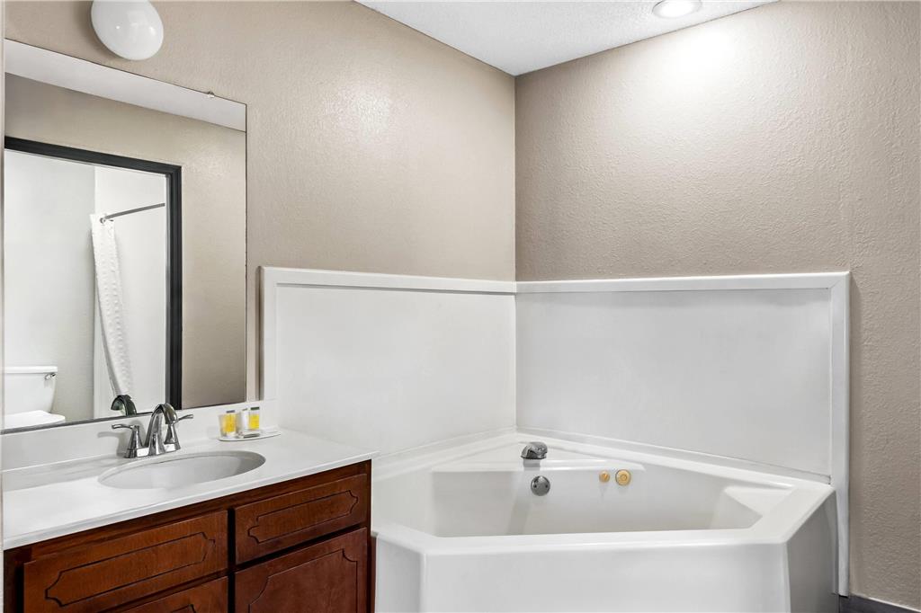 Days Inn by Wyndham Bainbridge - photo 34
