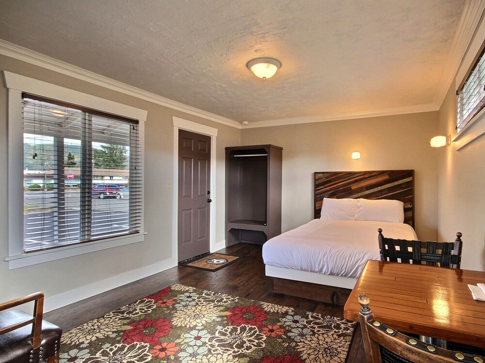 Pitchwood Inn - photo 19