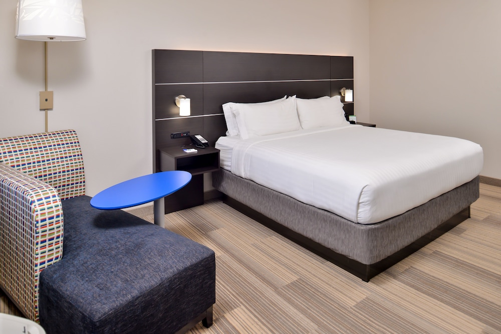 Holiday Inn Express & Suites Kansas City Lee's Summit by IHG - photo 6