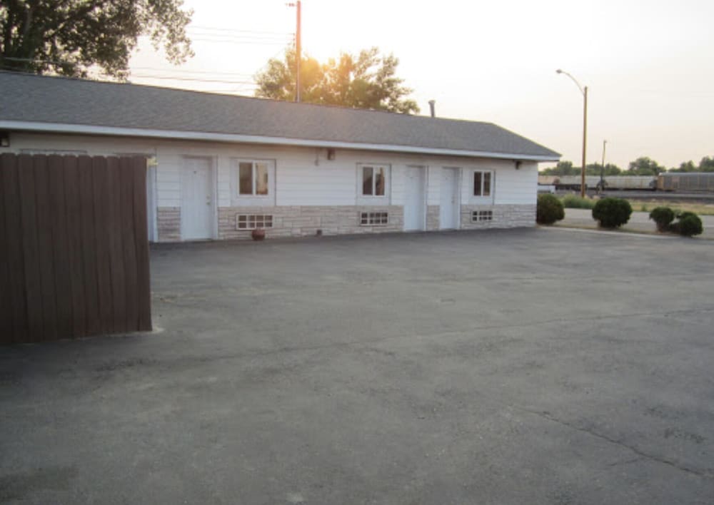 Montana Inn Near Little Bighorn Colstrip — Forsyth