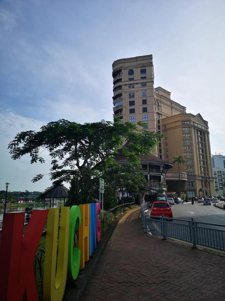 Riverbank Suites Kuching Waterfront — 4-Star Luxury Hotel in Kuching, Malaysia