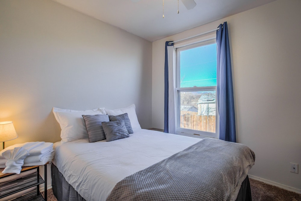 3BR MTN Viewsdowntownnext to Lake Parks More - photo 10