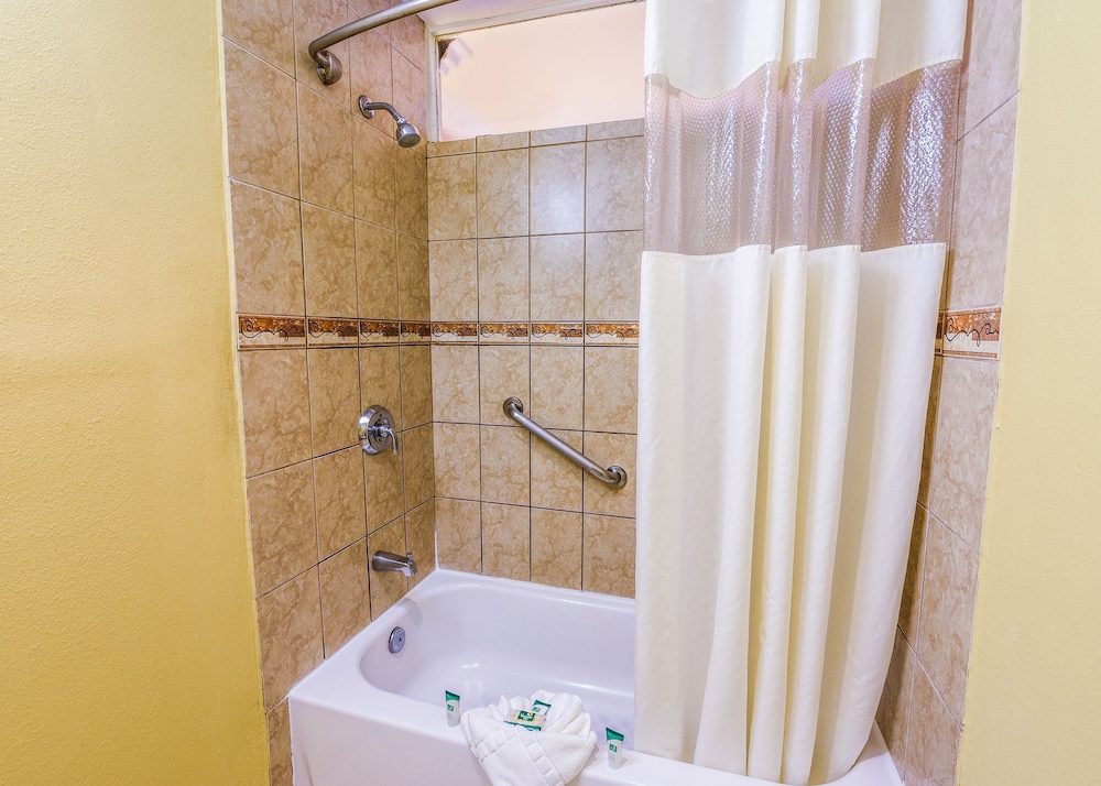 Vagabond Inn Long Beach - photo 17