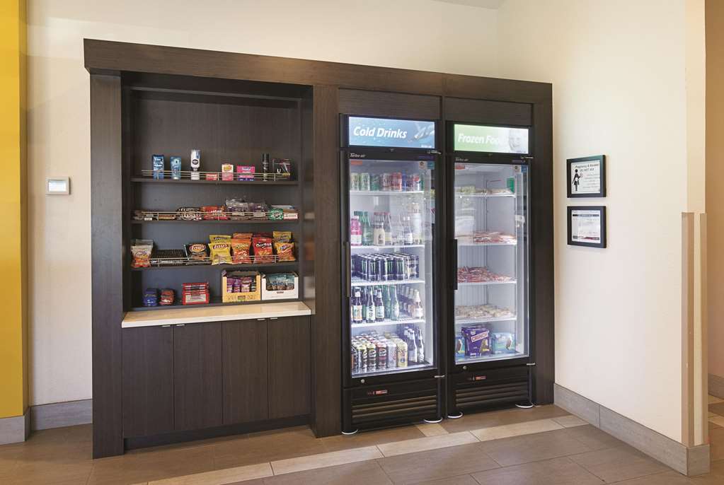 La Quinta Inn & Suites by Wyndham Portland NW - photo 30