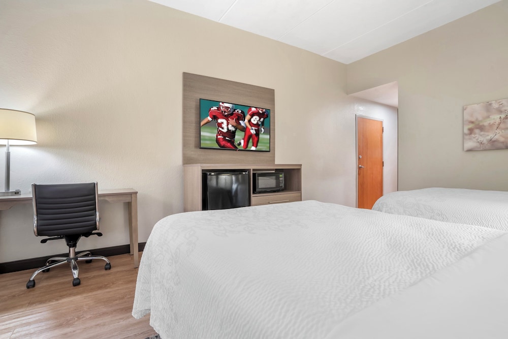 Red Roof PLUS & Suites Vicksburg - photo 10