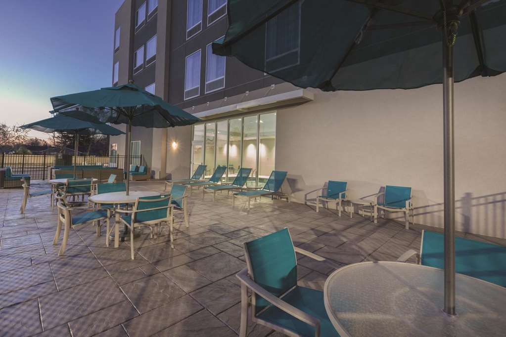 La Quinta Inn & Suites by Wyndham Terre Haute - photo 33