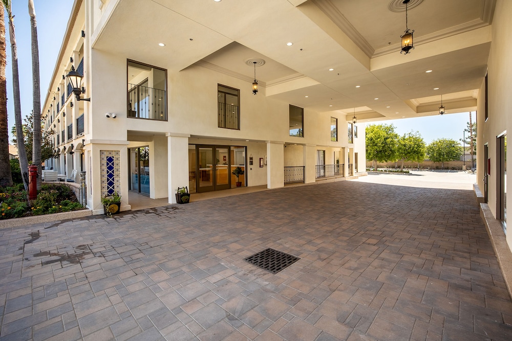 Hotel Huntington - photo 32