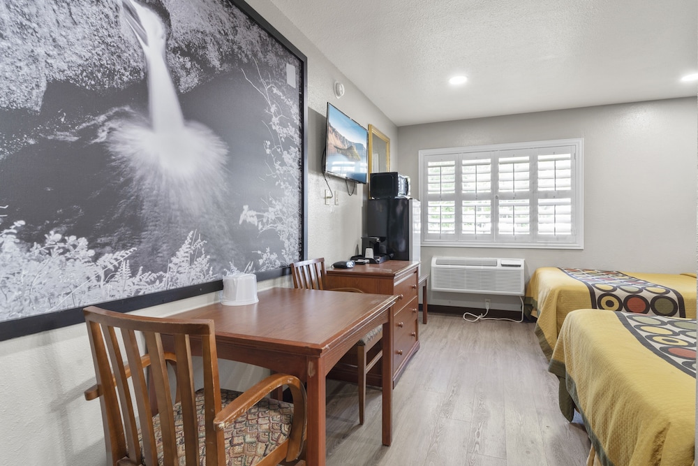 Travelers Inn Medford - photo 6
