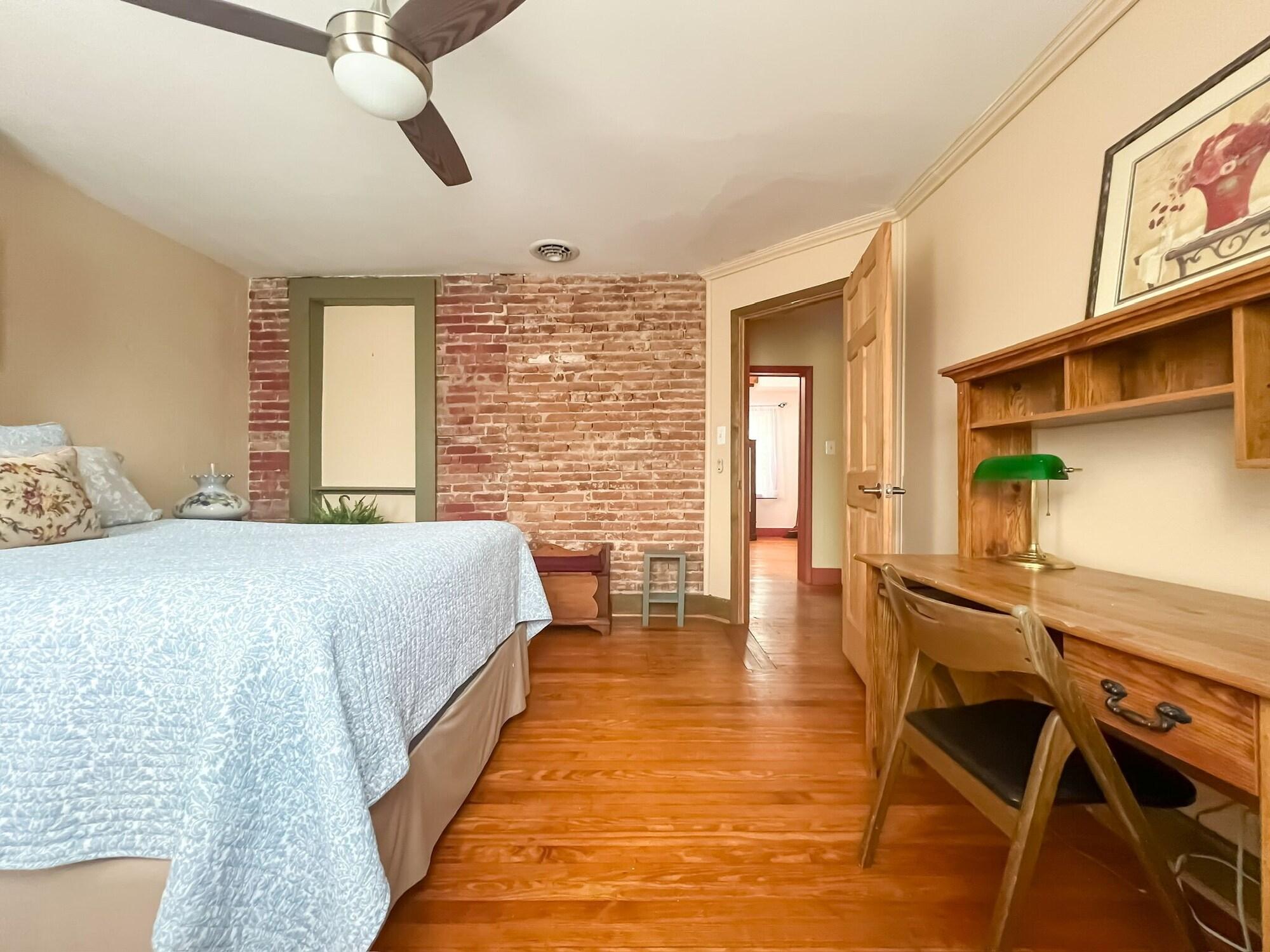 Historic Downtown Gettysburg Entire Home with Free Parking — 4-Star Luxury Hotel in Gettysburg, United States